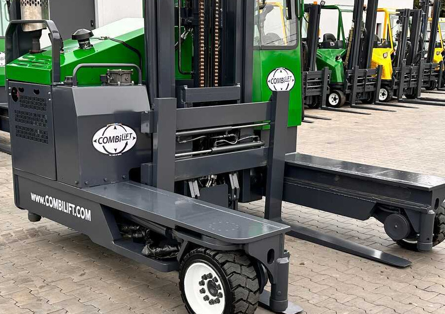 Combilift C4000 / LPG / DUPLEX / LIFTING HEIGHT 550CM / FREE LIFT / LIKE NEW - 4-weg zijlader: afbeelding 4 Combilift C4000 / LPG / DUPLEX / LIFTING HEIGHT 550CM / FREE LIFT / LIKE NEW - 4-weg zijlader: afbeelding 4