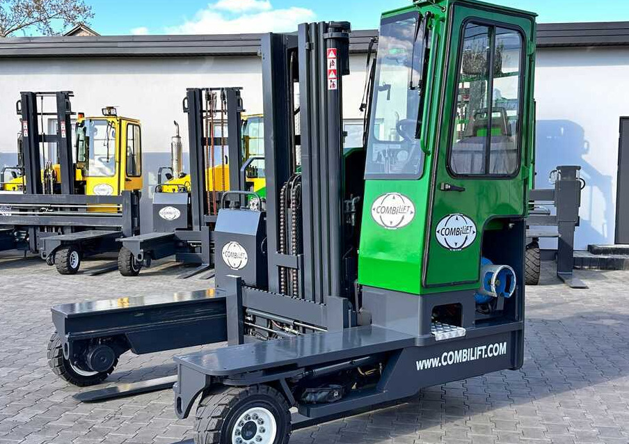 Combilift C4000 / TRIPLEX / 4900MM / GAS / FREE LIFT / FORK SIDE SHIFT / LIKE NEW - 4-weg zijlader: afbeelding 1 Combilift C4000 / TRIPLEX / 4900MM / GAS / FREE LIFT / FORK SIDE SHIFT / LIKE NEW - 4-weg zijlader: afbeelding 1