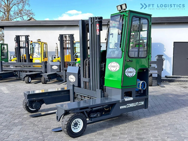 Combilift C4000 / TRIPLEX / 4900MM / LPG / FREE LIFT / FORK SHIFT / LIKE NEW C4000 / TRIPLEX / 4900MM / LPG / FREE LIFT / FORK SHIFT / LIK - 4-weg zijlader: afbeelding 1 Combilift C4000 / TRIPLEX / 4900MM / LPG / FREE LIFT / FORK SHIFT / LIKE NEW C4000 / TRIPLEX / 4900MM / LPG / FREE LIFT / FORK SHIFT / LIK - 4-weg zijlader: afbeelding 1