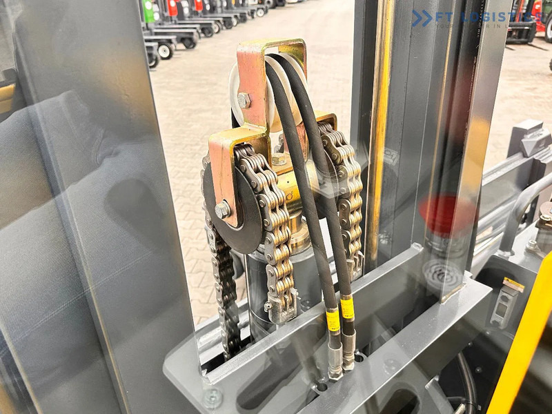 Combilift C4500 / DUPLEX / 4050MM / DIESEL / WIDE POSITIONER / FREE LIFT C4500 / DUPLEX / 4050MM / DIESEL / WIDE POSITIONER / FREE LIFT - 4-weg zijlader: afbeelding 2 Combilift C4500 / DUPLEX / 4050MM / DIESEL / WIDE POSITIONER / FREE LIFT C4500 / DUPLEX / 4050MM / DIESEL / WIDE POSITIONER / FREE LIFT - 4-weg zijlader: afbeelding 2