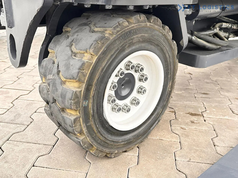 Combilift C4500 / DUPLEX / 4050MM / DIESEL / WIDE POSITIONER / FREE LIFT C4500 / DUPLEX / 4050MM / DIESEL / WIDE POSITIONER / FREE LIFT - 4-weg zijlader: afbeelding 5 Combilift C4500 / DUPLEX / 4050MM / DIESEL / WIDE POSITIONER / FREE LIFT C4500 / DUPLEX / 4050MM / DIESEL / WIDE POSITIONER / FREE LIFT - 4-weg zijlader: afbeelding 5