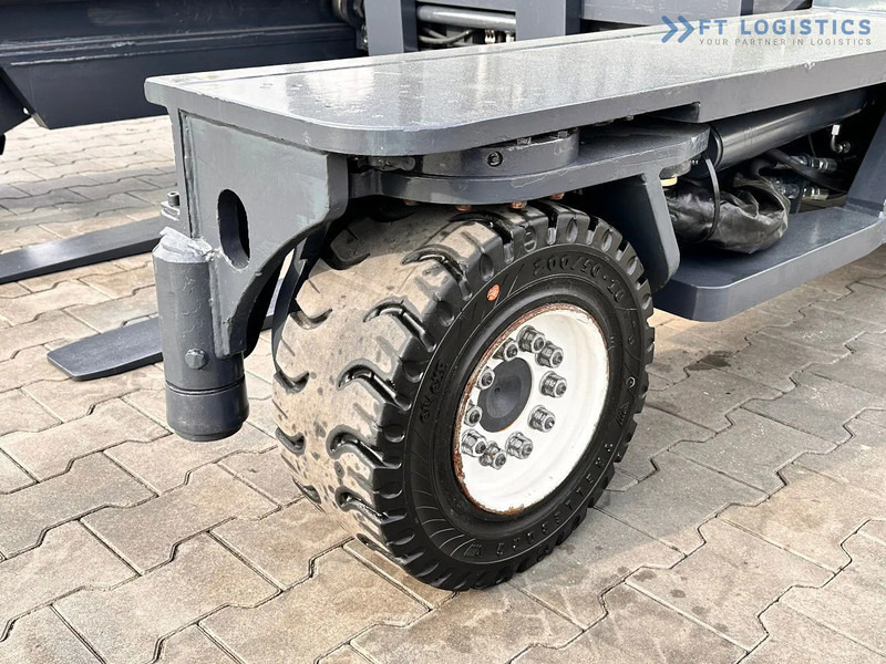 Combilift C4500 / LPG / TRIPLEX / 5500MM / FREE LIFT / HYDRAULIC FORK SHIFT / Like New C4500 / LPG / TRIPLEX / 5500MM / FREE LIFT / HYDRAU - 4-weg zijlader: afbeelding 5 Combilift C4500 / LPG / TRIPLEX / 5500MM / FREE LIFT / HYDRAULIC FORK SHIFT / Like New C4500 / LPG / TRIPLEX / 5500MM / FREE LIFT / HYDRAU - 4-weg zijlader: afbeelding 5