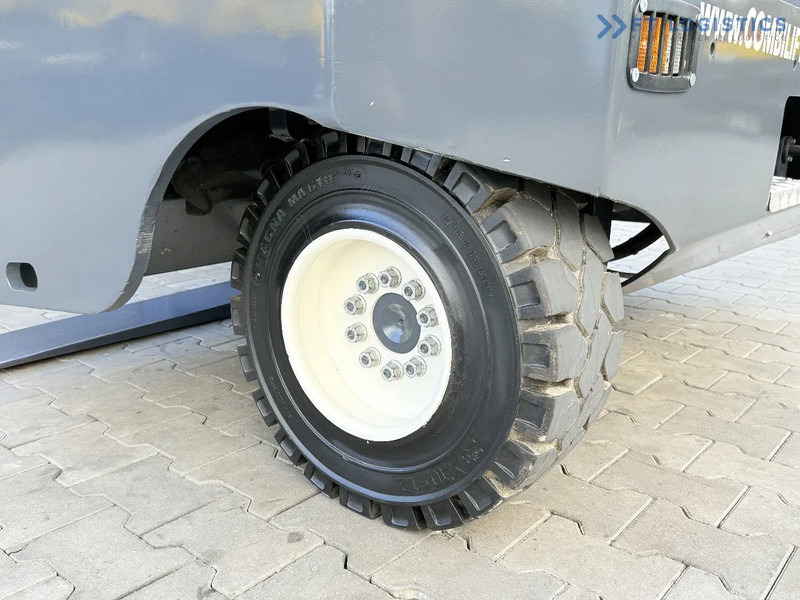 Combilift C5000SR / DIESEL / TRIPLEX MAST – 6100 MM / FORK POSITIONER / FULL CABIN C5000SR / DIESEL / TRIPLEX MAST – 6100 MM / FORK POSITI - Zijlader: afbeelding 4 Combilift C5000SR / DIESEL / TRIPLEX MAST – 6100 MM / FORK POSITIONER / FULL CABIN C5000SR / DIESEL / TRIPLEX MAST – 6100 MM / FORK POSITI - Zijlader: afbeelding 4