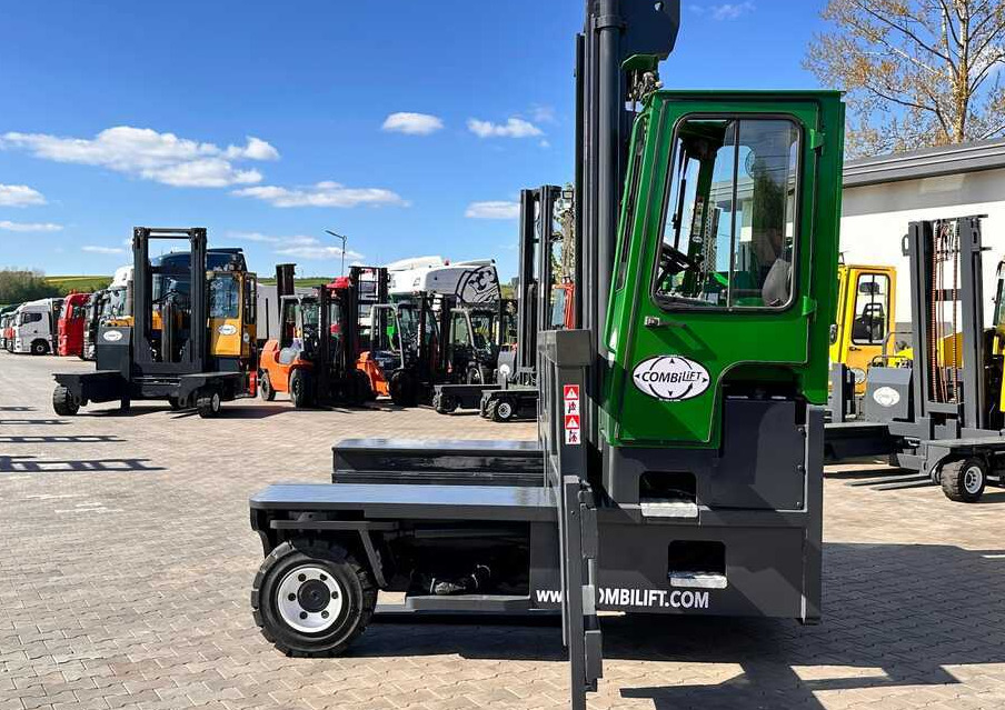 Combilift C8000 / DIESEL / 4600MM / DUPLEX / POSITIONER 5000MM / KUBOTA / EXCELLENT CONDITION - 4-weg zijlader: afbeelding 2 Combilift C8000 / DIESEL / 4600MM / DUPLEX / POSITIONER 5000MM / KUBOTA / EXCELLENT CONDITION - 4-weg zijlader: afbeelding 2
