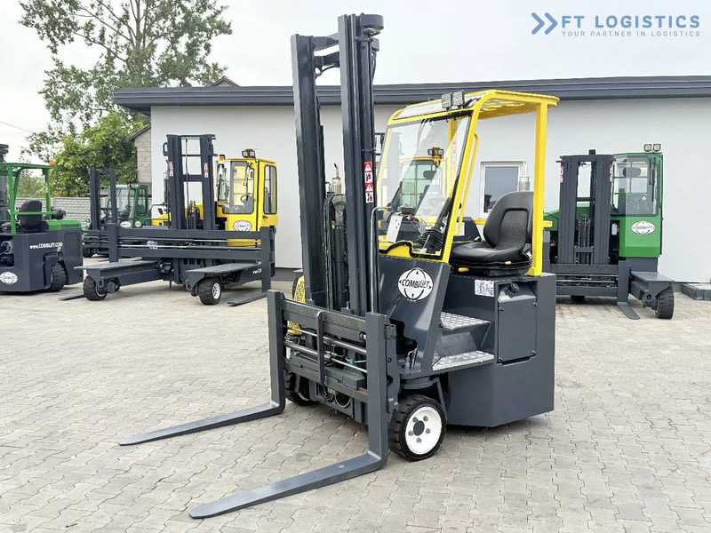 Combilift CB2500 / DUPLEX / 4100MM / DIESEL / FREE LIFT / FORK POSITIONER / SIDE SHIFT / LIKE NEW / Wide range of four-way and side loader - 4-weg zijlader: afbeelding 1 Combilift CB2500 / DUPLEX / 4100MM / DIESEL / FREE LIFT / FORK POSITIONER / SIDE SHIFT / LIKE NEW / Wide range of four-way and side loader - 4-weg zijlader: afbeelding 1