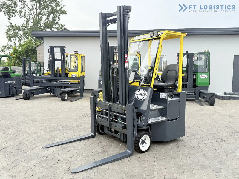 Combilift CB2500 / DUPLEX / 4100MM / DIESEL / FREE LIFT / FORK POSITIONER / SIDE SHIFT / LIKE NEW / Wide range of four-way and side loader - 4-weg zijlader: afbeelding 3 Combilift CB2500 / DUPLEX / 4100MM / DIESEL / FREE LIFT / FORK POSITIONER / SIDE SHIFT / LIKE NEW / Wide range of four-way and side loader - 4-weg zijlader: afbeelding 3