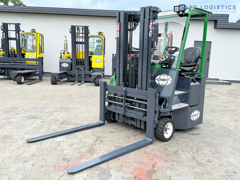 Combilift CB3000 / DIESEL / TRIPLEX 4900MM / FULL FREE LIFT / SIDE SHIFT / FORK POSITIONER / 1500MM FORKS / LIKE NEW CB3000 / DIESEL / TRI - 4-weg zijlader: afbeelding 3 Combilift CB3000 / DIESEL / TRIPLEX 4900MM / FULL FREE LIFT / SIDE SHIFT / FORK POSITIONER / 1500MM FORKS / LIKE NEW CB3000 / DIESEL / TRI - 4-weg zijlader: afbeelding 3