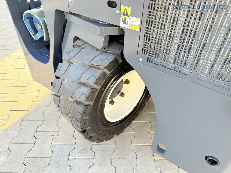 4-weg zijlader Combilift CB4000 / GAS / TRIPLEX 5200MM / FREE LIFT / FORK POSITIONER / SIDE SHIFT / EXCELLENT CONDITION / Wide range of four-way and side: afbeelding 7 4-weg zijlader Combilift CB4000 / GAS / TRIPLEX 5200MM / FREE LIFT / FORK POSITIONER / SIDE SHIFT / EXCELLENT CONDITION / Wide range of four-way and side: afbeelding 7