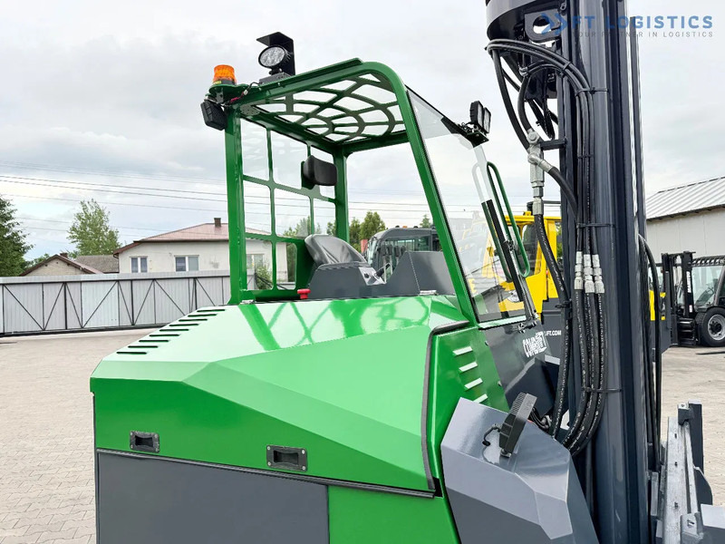 Combilift CBE4000 / TRIPLEX 5200MM / ELECTRIC / FREE LIFT / FORK POSITIONER / SIDE SHIFT / LIKE NEW CBE4000 / TRIPLEX 5200MM / ELECTRIC / - 4-weg zijlader: afbeelding 4 Combilift CBE4000 / TRIPLEX 5200MM / ELECTRIC / FREE LIFT / FORK POSITIONER / SIDE SHIFT / LIKE NEW CBE4000 / TRIPLEX 5200MM / ELECTRIC / - 4-weg zijlader: afbeelding 4