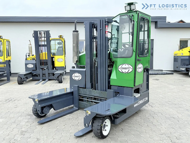 Combilift Combilift C3000 / DIESEL / TRIPLEX 4900MM / FREE LIFT / FORK POSITIONER / HEATING / FULL CABIN / PERFECT CONDITION / Wide range - 4-weg zijlader: afbeelding 4 Combilift Combilift C3000 / DIESEL / TRIPLEX 4900MM / FREE LIFT / FORK POSITIONER / HEATING / FULL CABIN / PERFECT CONDITION / Wide range - 4-weg zijlader: afbeelding 4