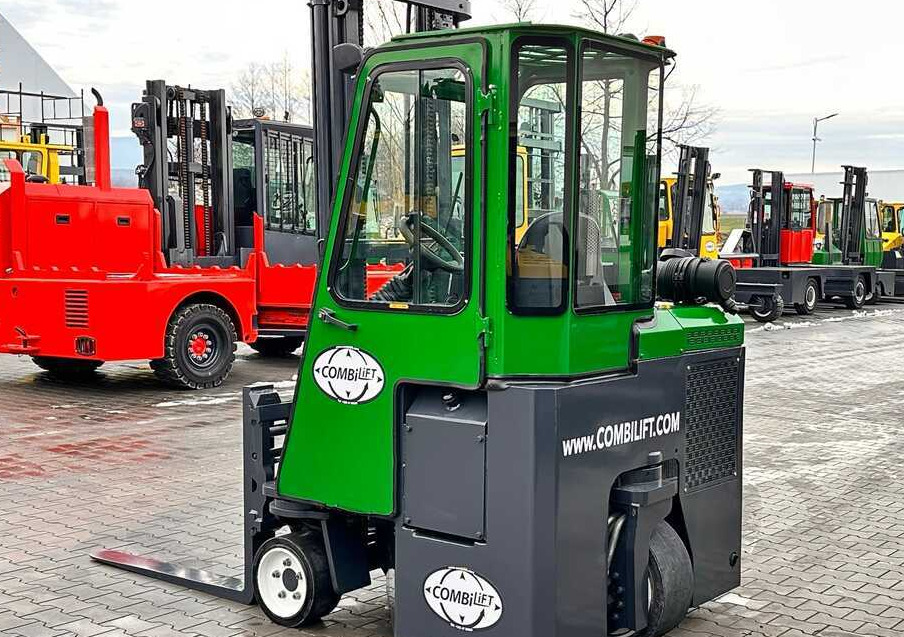 Combilift Combilift C3000CB - DUPLEX 4000mm - Year 2015 - / CABIN - HEATING / ONLY 6546 MTH / EXCELLENT CONDITION / LIKE NEW! - 4-weg zijlader: afbeelding 4 Combilift Combilift C3000CB - DUPLEX 4000mm - Year 2015 - / CABIN - HEATING / ONLY 6546 MTH / EXCELLENT CONDITION / LIKE NEW! - 4-weg zijlader: afbeelding 4