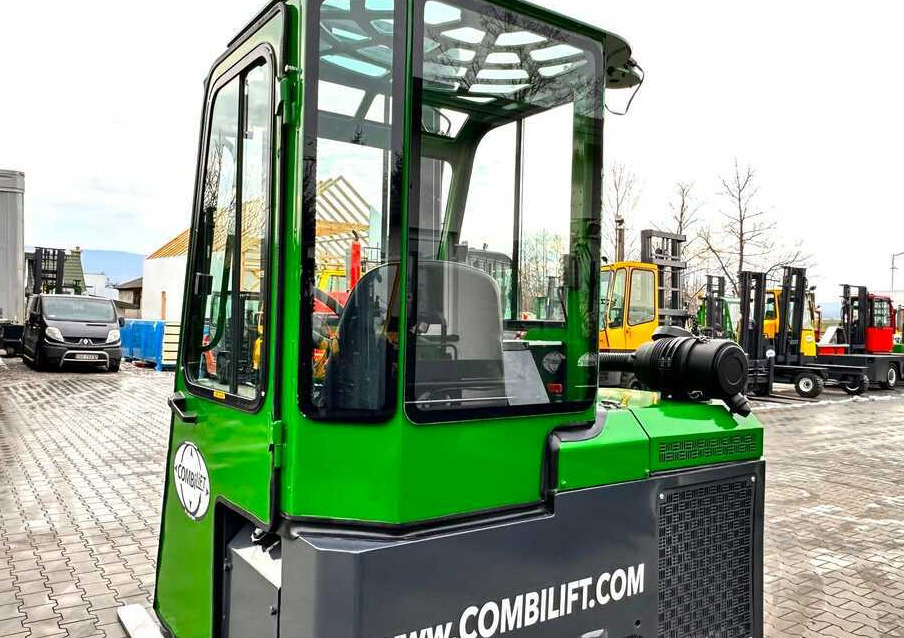 Combilift Combilift C3000CB - DUPLEX 4000mm - Year 2015 - / CABIN - HEATING / ONLY 6546 MTH / EXCELLENT CONDITION / LIKE NEW! - 4-weg zijlader: afbeelding 5 Combilift Combilift C3000CB - DUPLEX 4000mm - Year 2015 - / CABIN - HEATING / ONLY 6546 MTH / EXCELLENT CONDITION / LIKE NEW! - 4-weg zijlader: afbeelding 5