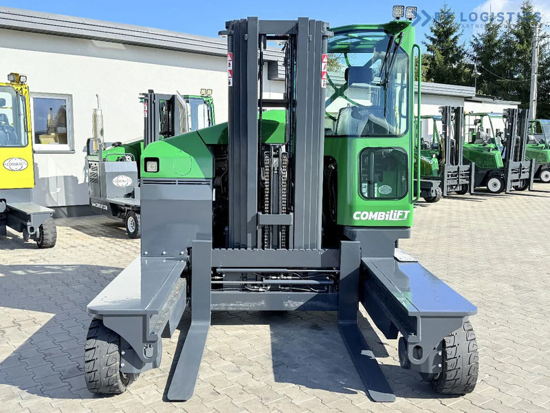 Combilift FOUR-WAY / MULTI-DIRECTIONAL FORKLIFT C4500 / DIESEL / TRIPLEX 4900MM / ONLY 4160 WORKING HOURS / FORK POSITIONER / FULL CABIN W - 4-weg zijlader: afbeelding 4 Combilift FOUR-WAY / MULTI-DIRECTIONAL FORKLIFT C4500 / DIESEL / TRIPLEX 4900MM / ONLY 4160 WORKING HOURS / FORK POSITIONER / FULL CABIN W - 4-weg zijlader: afbeelding 4