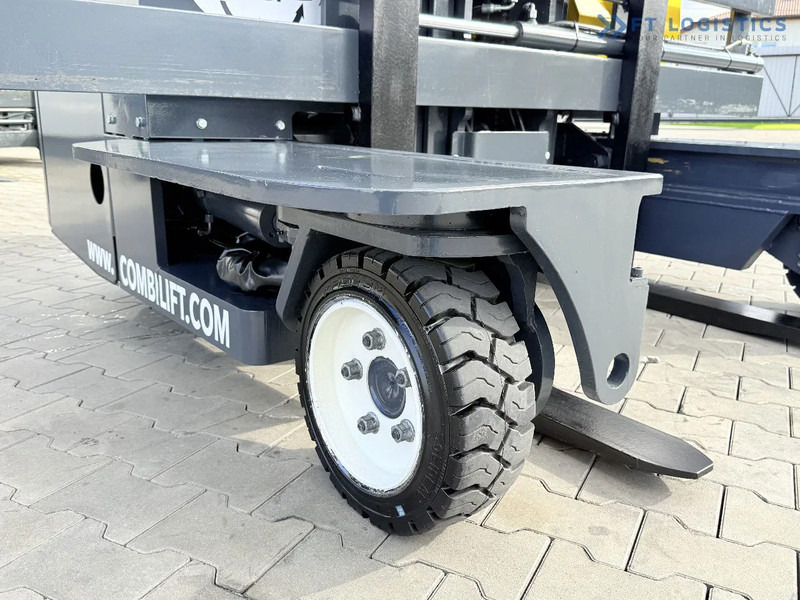 Combilift FOUR-WAY / MULTI-DIRECTIONAL FORKLIFT / ONLY 491 HOURS / C2500 / GAS / DUPLEX 4600MM / SHORT – ONLY 1900MM / WIDTH 2700MM WITH F - 4-weg zijlader: afbeelding 5 Combilift FOUR-WAY / MULTI-DIRECTIONAL FORKLIFT / ONLY 491 HOURS / C2500 / GAS / DUPLEX 4600MM / SHORT – ONLY 1900MM / WIDTH 2700MM WITH F - 4-weg zijlader: afbeelding 5