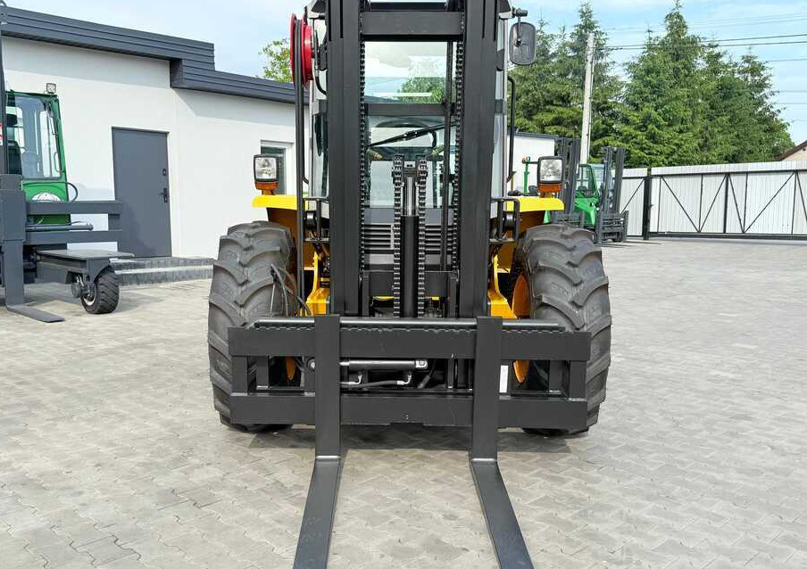 JCB 940 / DIESEL / TRIPLEX 4500MM / FORK POSITIONER / FORK SIDESHIFT / 4T / NEW TYRES / LIKE NEW - Ruw terrein heftruck: afbeelding 4 JCB 940 / DIESEL / TRIPLEX 4500MM / FORK POSITIONER / FORK SIDESHIFT / 4T / NEW TYRES / LIKE NEW - Ruw terrein heftruck: afbeelding 4
