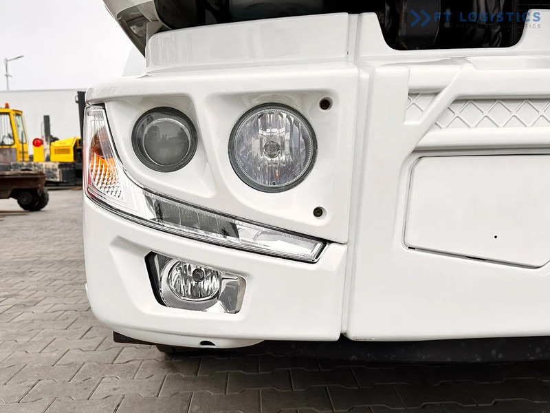 Renault Midlum 250 Renault D 250 / AUTOMATIC / 4X2 / 18 PALLETS / TAIL LIFT / SIDE BOARDS / curtainsider truck - Schuifzeilen vrachtwagen: afbeelding 4 Renault Midlum 250 Renault D 250 / AUTOMATIC / 4X2 / 18 PALLETS / TAIL LIFT / SIDE BOARDS / curtainsider truck - Schuifzeilen vrachtwagen: afbeelding 4