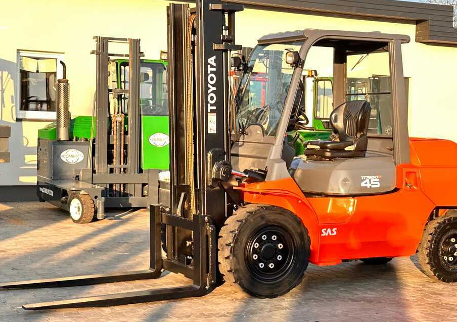 Toyota 42-4FD40 / DIESEL / 4500KG / DUPLEX / FORKS 1400MM / WELL-MAINTAINED - Diesel heftruck: afbeelding 3 Toyota 42-4FD40 / DIESEL / 4500KG / DUPLEX / FORKS 1400MM / WELL-MAINTAINED - Diesel heftruck: afbeelding 3