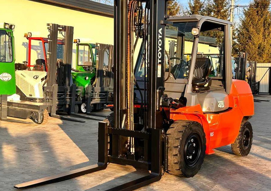 Toyota 42-4FD40 / DIESEL / 4500KG / DUPLEX / FORKS 1400MM / WELL-MAINTAINED - Diesel heftruck: afbeelding 2 Toyota 42-4FD40 / DIESEL / 4500KG / DUPLEX / FORKS 1400MM / WELL-MAINTAINED - Diesel heftruck: afbeelding 2
