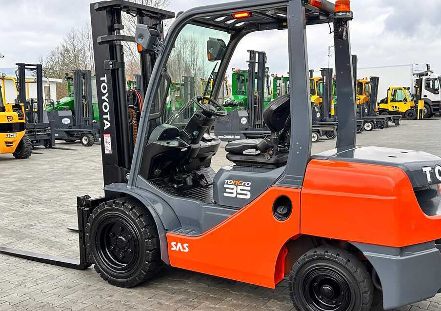 Toyota 52-8FDJF35 / DIESEL / 2016 / ONLY 2,096 HOURS / DUPLEX MAST / LIKE NEW - Diesel heftruck: afbeelding 4 Toyota 52-8FDJF35 / DIESEL / 2016 / ONLY 2,096 HOURS / DUPLEX MAST / LIKE NEW - Diesel heftruck: afbeelding 4
