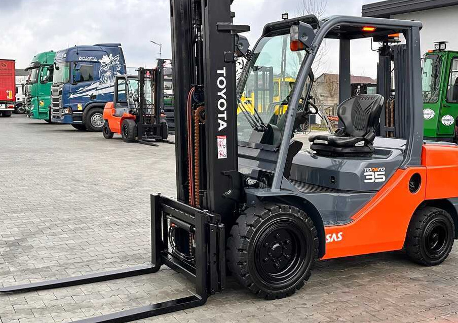 Toyota 52-8FDJF35 / DIESEL / 2016 / ONLY 2,096 HOURS / DUPLEX MAST / LIKE NEW - Diesel heftruck: afbeelding 2 Toyota 52-8FDJF35 / DIESEL / 2016 / ONLY 2,096 HOURS / DUPLEX MAST / LIKE NEW - Diesel heftruck: afbeelding 2