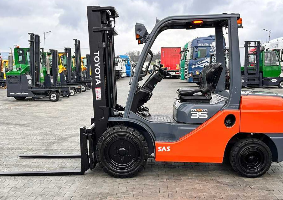 Toyota 52-8FDJF35 / DIESEL / 2016 / ONLY 2,096 HOURS / DUPLEX MAST / LIKE NEW - Diesel heftruck: afbeelding 3 Toyota 52-8FDJF35 / DIESEL / 2016 / ONLY 2,096 HOURS / DUPLEX MAST / LIKE NEW - Diesel heftruck: afbeelding 3