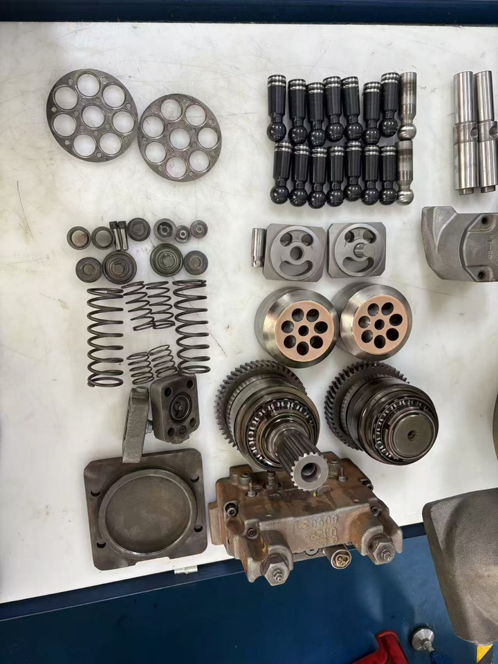 CATERPILLAR 320B pump - Hydraulische pomp voor Rupsgraafmachine: afbeelding 2 CATERPILLAR 320B pump - Hydraulische pomp voor Rupsgraafmachine: afbeelding 2