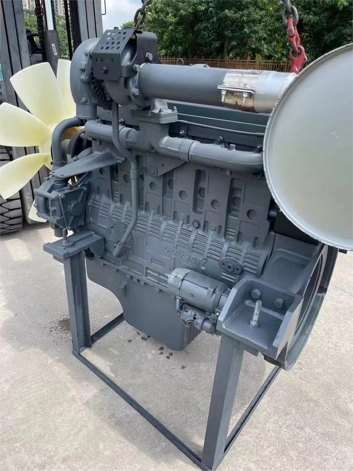 DOOSAN DE12TIS - Motor voor Graafmachine: afbeelding 1 DOOSAN DE12TIS - Motor voor Graafmachine: afbeelding 1