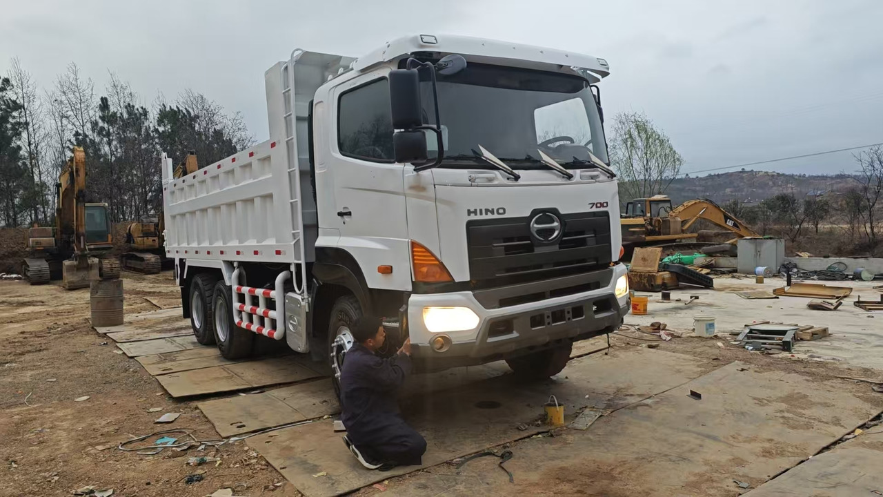 HINO HINO 700 - Kipper vrachtwagen: afbeelding 1 HINO HINO 700 - Kipper vrachtwagen: afbeelding 1