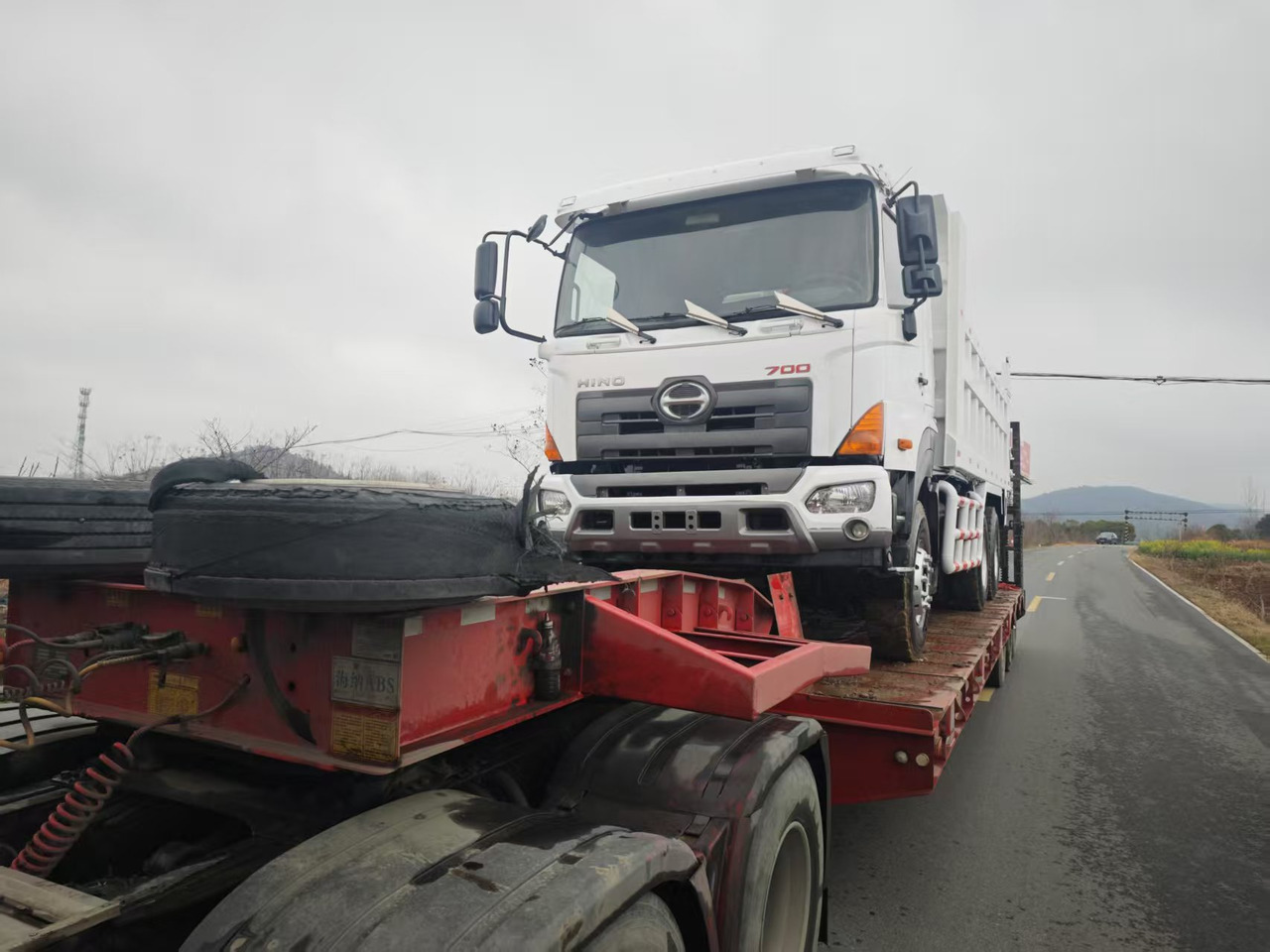 HINO HINO 700 - Kipper vrachtwagen: afbeelding 4 HINO HINO 700 - Kipper vrachtwagen: afbeelding 4