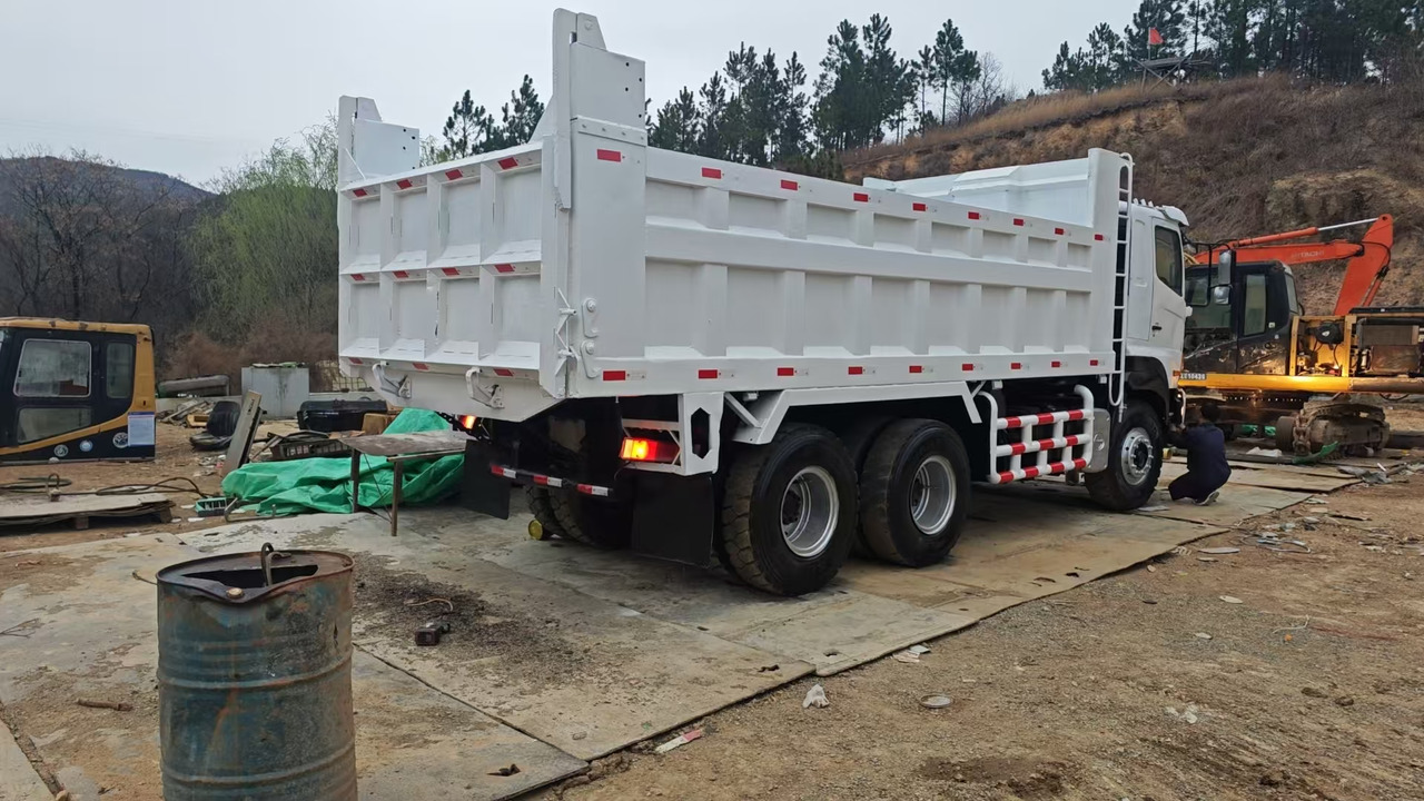 HINO HINO 700 - Kipper vrachtwagen: afbeelding 2 HINO HINO 700 - Kipper vrachtwagen: afbeelding 2