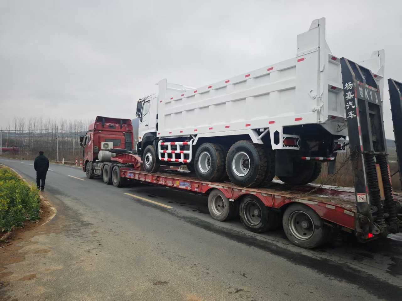 HINO HINO 700 - Kipper vrachtwagen: afbeelding 3 HINO HINO 700 - Kipper vrachtwagen: afbeelding 3