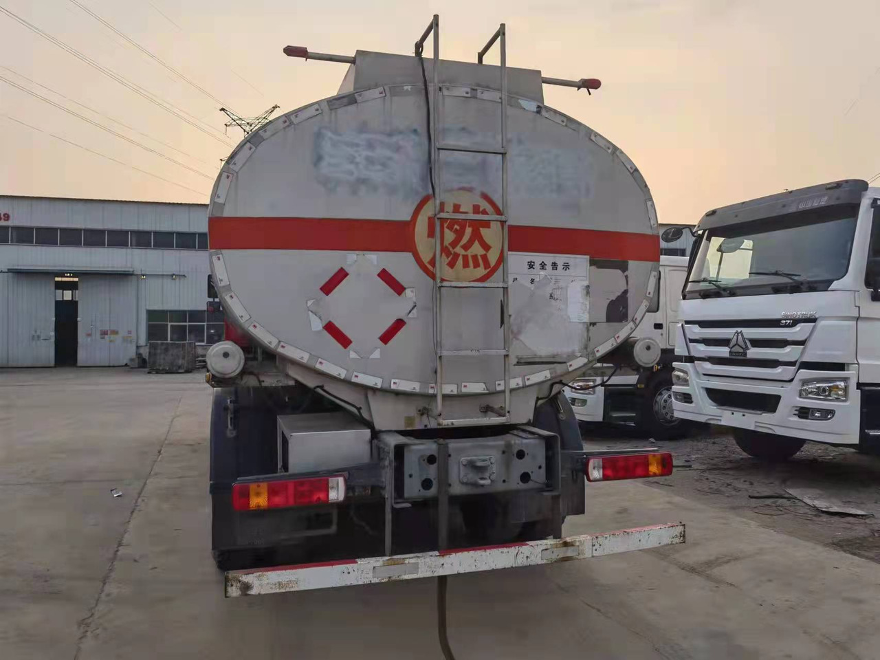 HOWO 20 cubic meters - Tankwagen: afbeelding 2 HOWO 20 cubic meters - Tankwagen: afbeelding 2