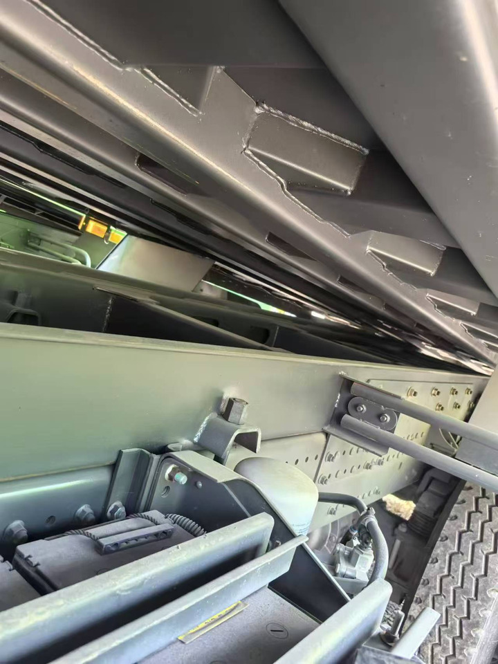 HOWO HOWO 6*6 dump truck - Kipper vrachtwagen: afbeelding 4 HOWO HOWO 6*6 dump truck - Kipper vrachtwagen: afbeelding 4