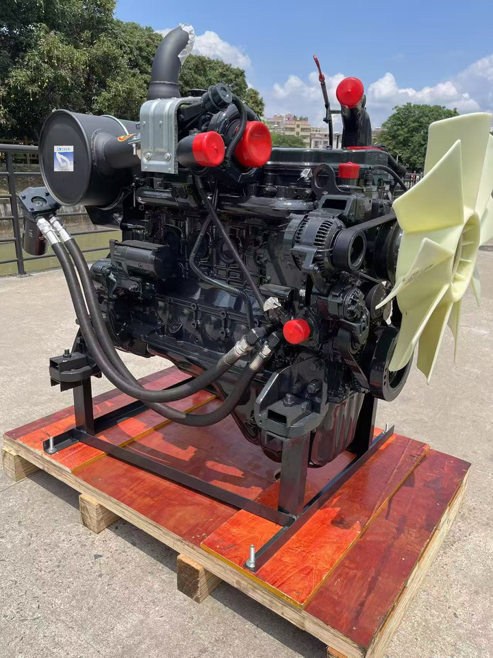 KOMATSU 6D107E-1 - Motor voor Graafmachine: afbeelding 1 KOMATSU 6D107E-1 - Motor voor Graafmachine: afbeelding 1