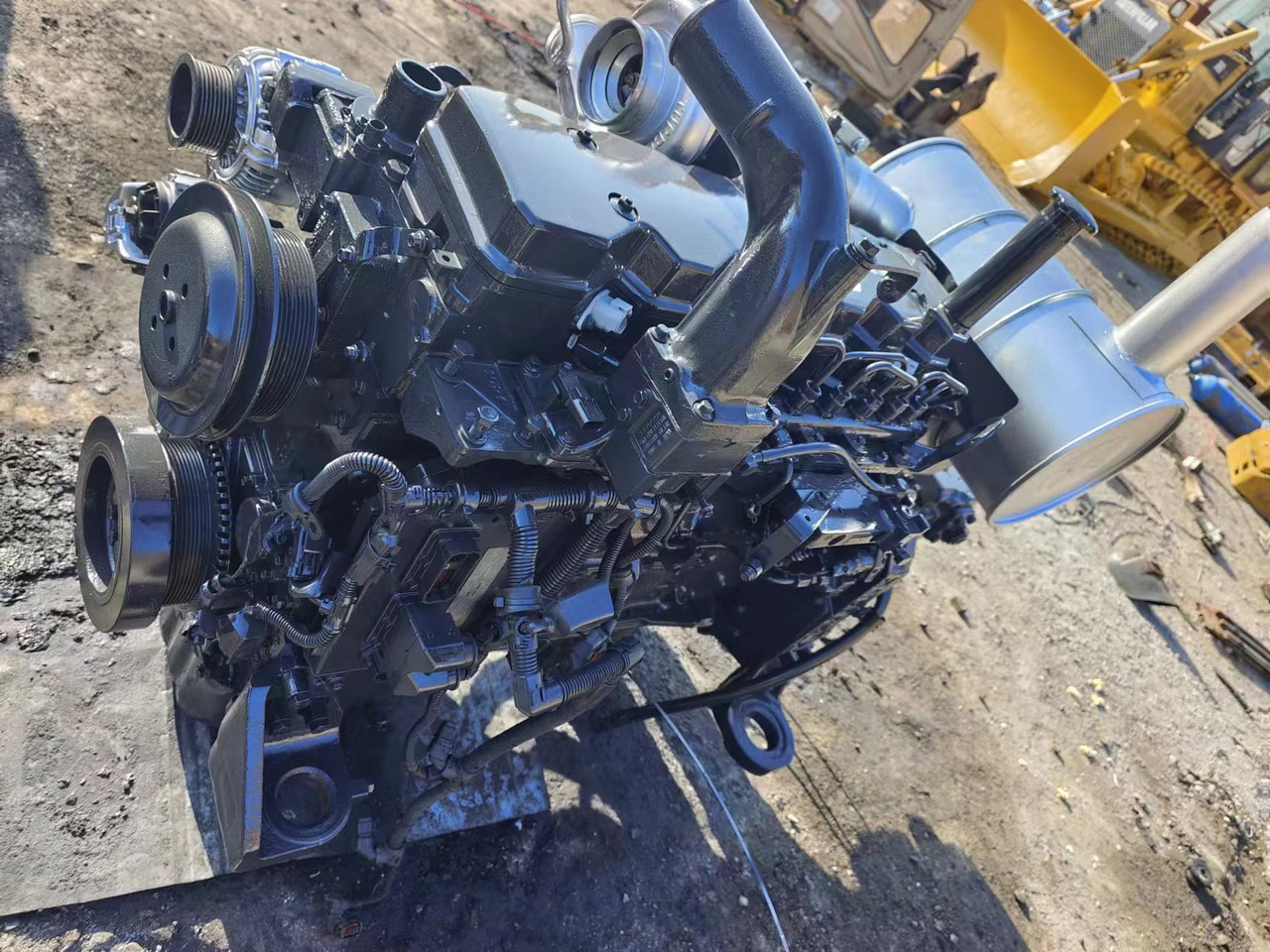KOMATSU 6D107E-1 - Motor voor Graafmachine: afbeelding 1 KOMATSU 6D107E-1 - Motor voor Graafmachine: afbeelding 1