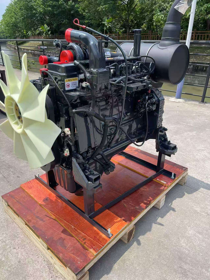 KOMATSU 6D107E-1 - Motor voor Graafmachine: afbeelding 1 KOMATSU 6D107E-1 - Motor voor Graafmachine: afbeelding 1