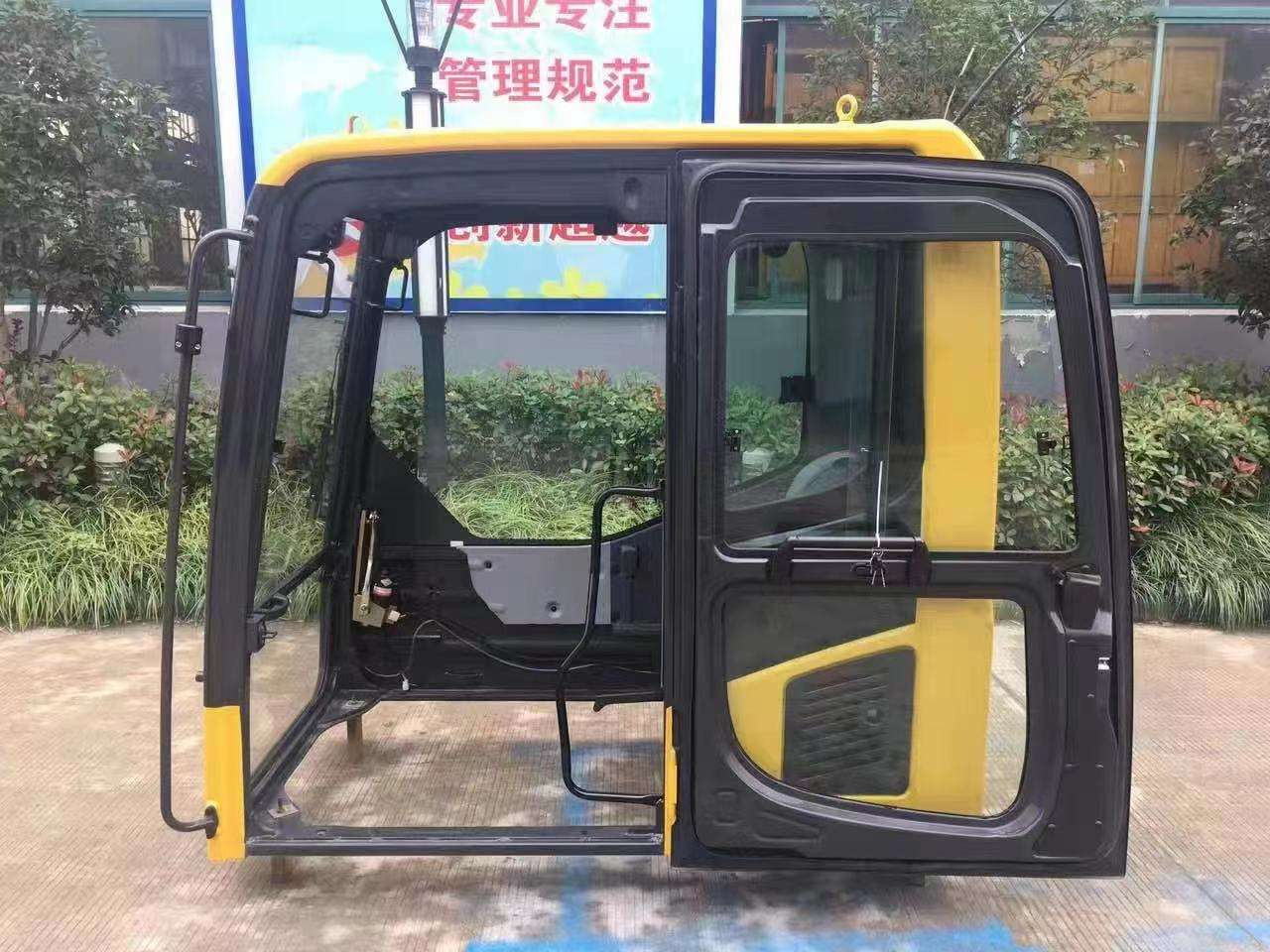 KOMATSU PC200-8 M0 - Cabine voor Graafmachine: afbeelding 1 KOMATSU PC200-8 M0 - Cabine voor Graafmachine: afbeelding 1