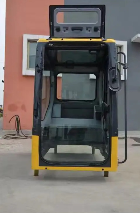 KOMATSU pc200-7 - Cabine voor Graafmachine: afbeelding 2 KOMATSU pc200-7 - Cabine voor Graafmachine: afbeelding 2