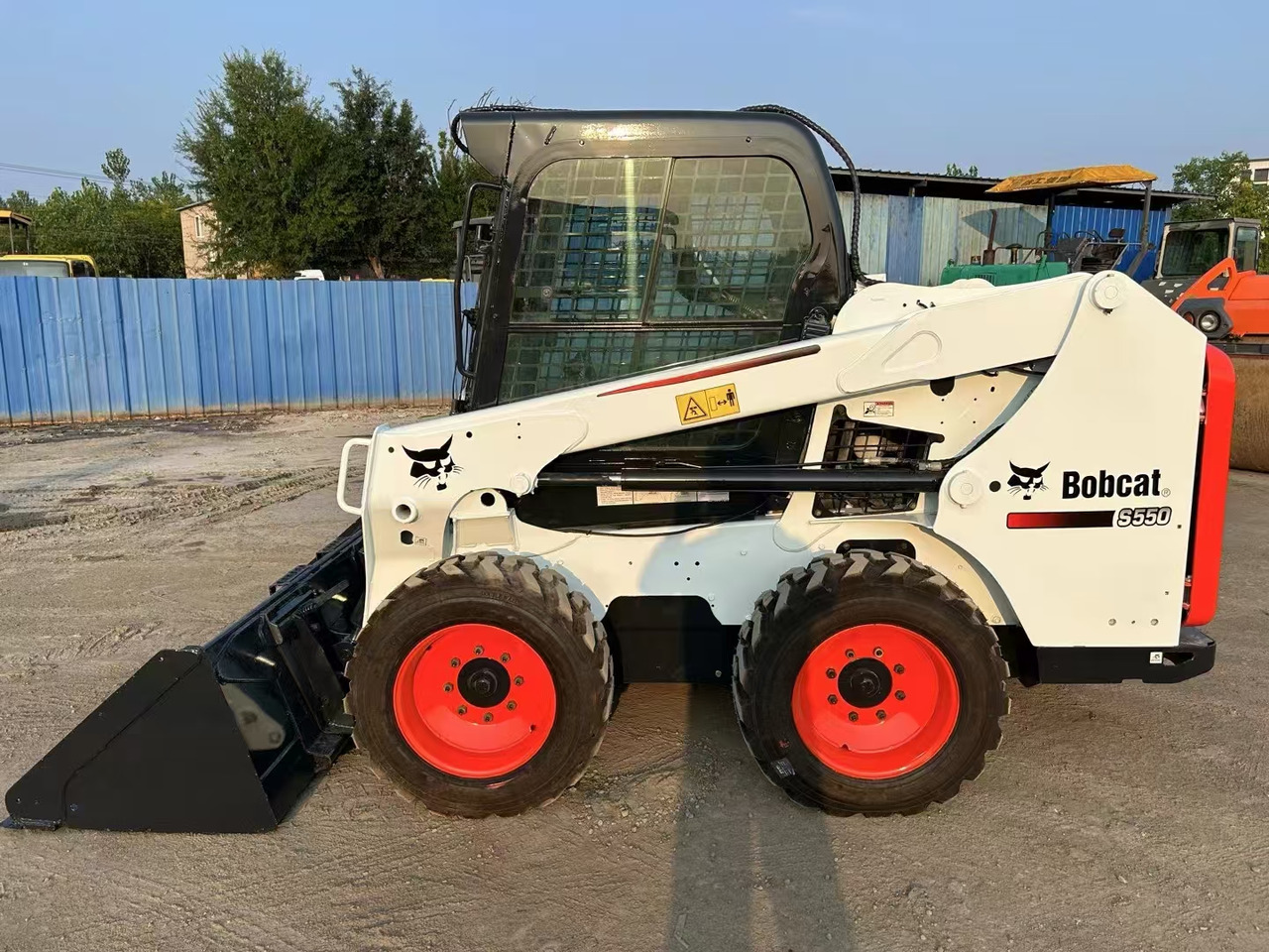 BOBCAT High Performance Low Hours Excellent Condition Reliable Second Hand Bobcat S550 Skid Steer Loader in Stock for Sale - Schranklader: afbeelding 2 BOBCAT High Performance Low Hours Excellent Condition Reliable Second Hand Bobcat S550 Skid Steer Loader in Stock for Sale - Schranklader: afbeelding 2