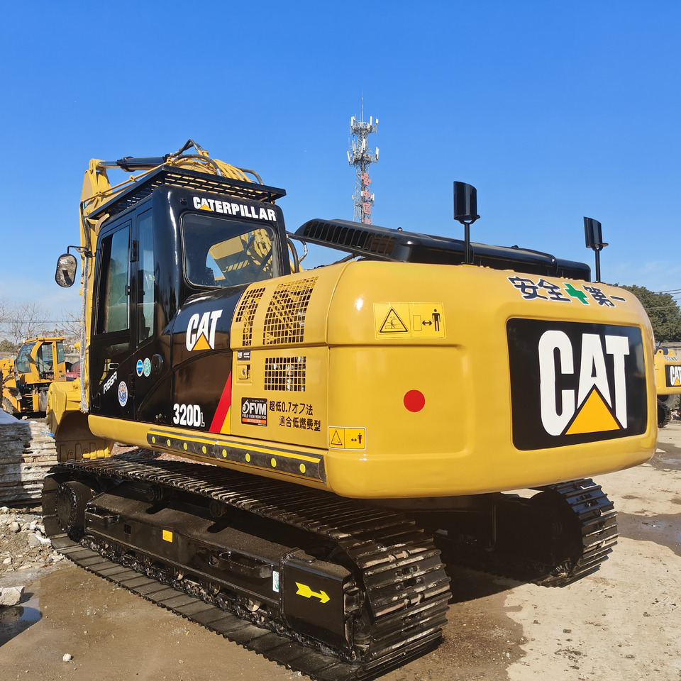 EXCAVATOR Used Cat Excavator Japan 20 Tons Digger Machinery Caterpillar CAT 320D for Sale Cat - Rupsgraafmachine: afbeelding 4 EXCAVATOR Used Cat Excavator Japan 20 Tons Digger Machinery Caterpillar CAT 320D for Sale Cat - Rupsgraafmachine: afbeelding 4
