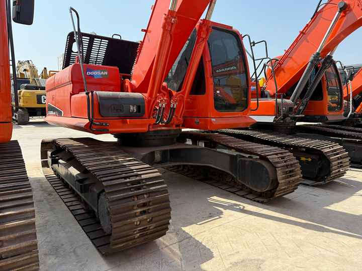 Heavy-Duty Doosan DX225LC-9C Excavator for Mining & Construction - Well-Maintained, Warranty Included - Rupsgraafmachine: afbeelding 3 Heavy-Duty Doosan DX225LC-9C Excavator for Mining & Construction - Well-Maintained, Warranty Included - Rupsgraafmachine: afbeelding 3