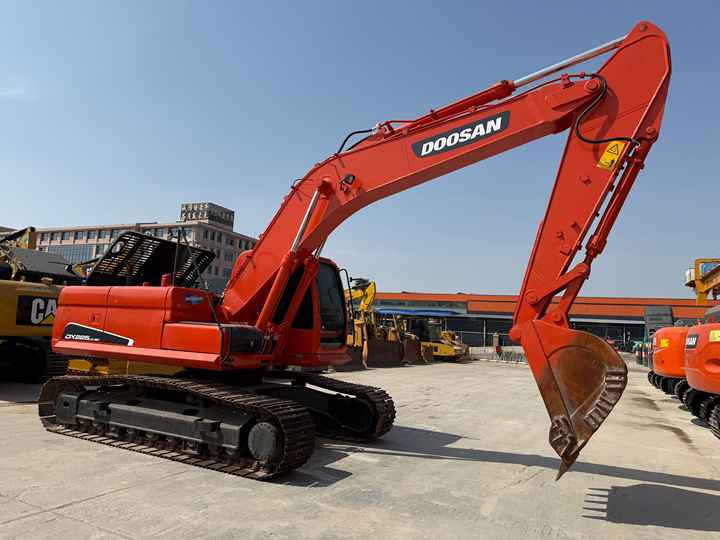 Heavy-Duty Doosan DX225LC-9C Excavator for Mining & Construction - Well-Maintained, Warranty Included - Rupsgraafmachine: afbeelding 2 Heavy-Duty Doosan DX225LC-9C Excavator for Mining & Construction - Well-Maintained, Warranty Included - Rupsgraafmachine: afbeelding 2
