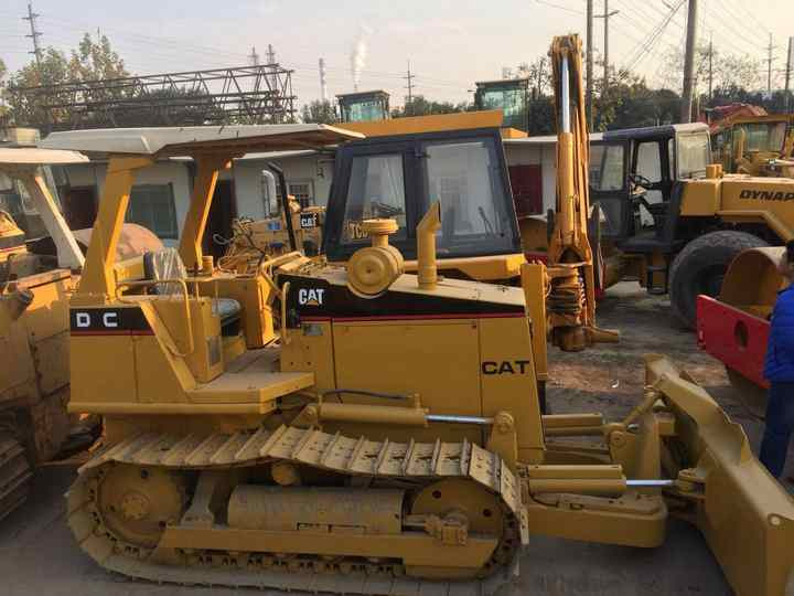 Mini CAT Bulldozer D3c D3 D3k D3m D4h D4m D4k D5h D5g D5k D5m Used Bulldozer with Ripper for Sale - Bulldozer: afbeelding 2 Mini CAT Bulldozer D3c D3 D3k D3m D4h D4m D4k D5h D5g D5k D5m Used Bulldozer with Ripper for Sale - Bulldozer: afbeelding 2