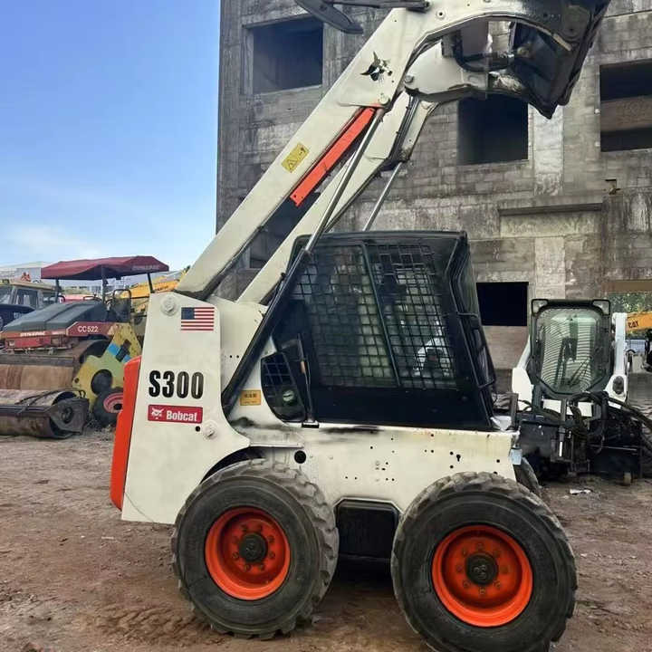 Second Hand BOBCAT S300 Skid-steer Loader with Very Good Performance Is for Sale at a Low Price - Schranklader: afbeelding 1 Second Hand BOBCAT S300 Skid-steer Loader with Very Good Performance Is for Sale at a Low Price - Schranklader: afbeelding 1