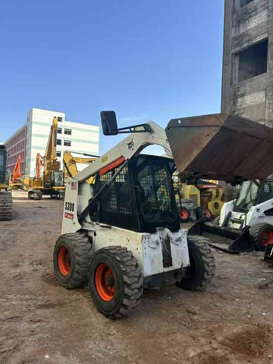 Second Hand BOBCAT S300 Skid-steer Loader with Very Good Performance Is for Sale at a Low Price - Schranklader: afbeelding 4 Second Hand BOBCAT S300 Skid-steer Loader with Very Good Performance Is for Sale at a Low Price - Schranklader: afbeelding 4
