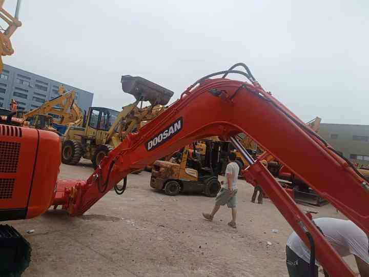 Used Digger DOOSAN DX55 Construction Machinery Construction Digger Used DOOSAN DX55 Cheap Excavator - Rupsgraafmachine: afbeelding 4 Used Digger DOOSAN DX55 Construction Machinery Construction Digger Used DOOSAN DX55 Cheap Excavator - Rupsgraafmachine: afbeelding 4