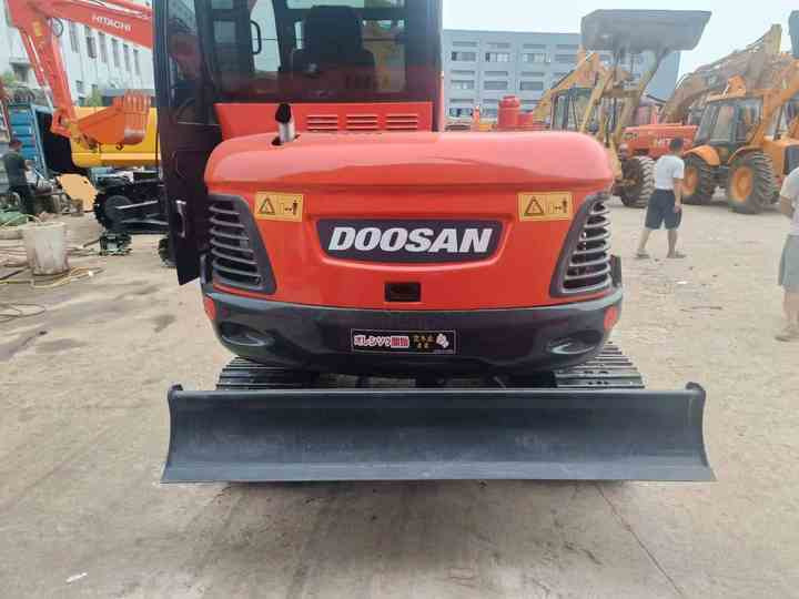 Used Digger DOOSAN DX55 Construction Machinery Construction Digger Used DOOSAN DX55 Cheap Excavator - Rupsgraafmachine: afbeelding 2 Used Digger DOOSAN DX55 Construction Machinery Construction Digger Used DOOSAN DX55 Cheap Excavator - Rupsgraafmachine: afbeelding 2