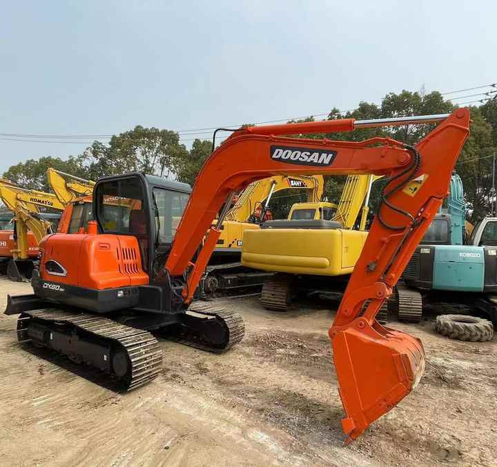 Used Digger DOOSAN DX60 Construction Machinery Construction Digger Used DOOSAN DX60 Cheap Excavator - Rupsgraafmachine: afbeelding 5 Used Digger DOOSAN DX60 Construction Machinery Construction Digger Used DOOSAN DX60 Cheap Excavator - Rupsgraafmachine: afbeelding 5