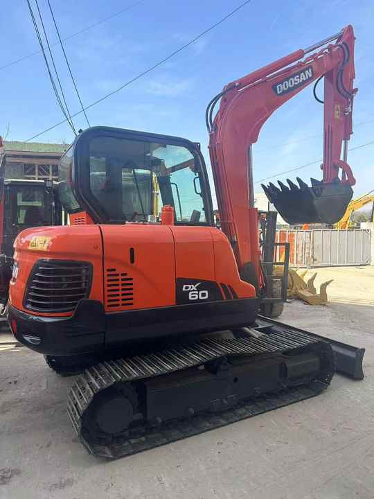 Used Digger DOOSAN DX60 Construction Machinery Construction Digger Used DOOSAN DX60 Cheap Excavator - Rupsgraafmachine: afbeelding 4 Used Digger DOOSAN DX60 Construction Machinery Construction Digger Used DOOSAN DX60 Cheap Excavator - Rupsgraafmachine: afbeelding 4