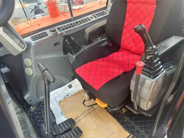 Used Digger DOOSAN DX60 Construction Machinery Construction Digger Used DOOSAN DX60 Cheap Excavator - Rupsgraafmachine: afbeelding 3 Used Digger DOOSAN DX60 Construction Machinery Construction Digger Used DOOSAN DX60 Cheap Excavator - Rupsgraafmachine: afbeelding 3